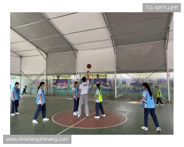 从球场激情到团队默契探究篮球运动对青少年成长的积极影响