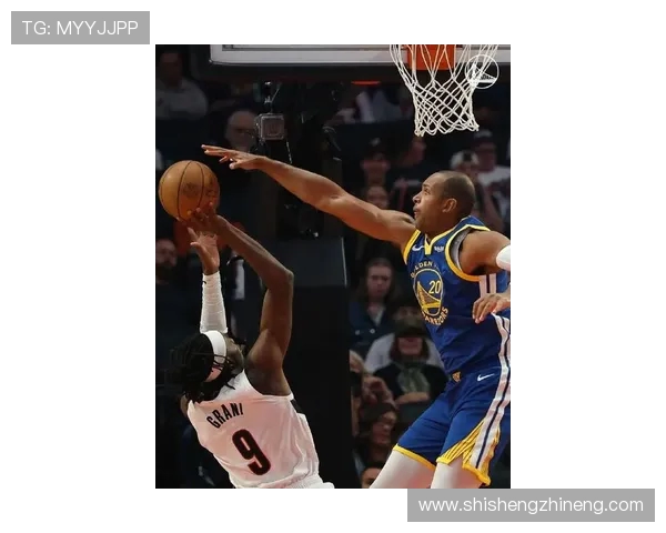 开拓者与勇士激战正酣 新赛季对决燃爆篮球激情